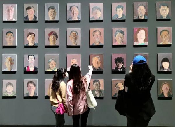 面對新一輪防控，用什麼姿勢看藝術？| 藝術栗子