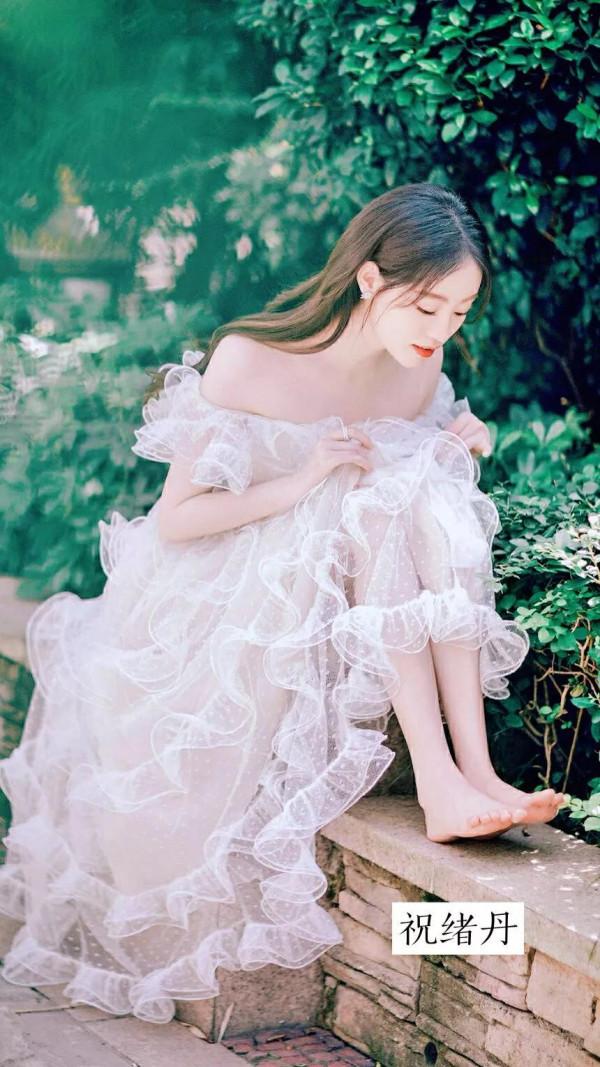 一線明星光腳丫，誰最可愛？