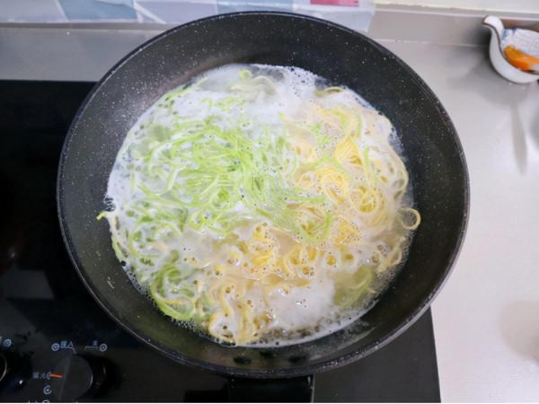 沒食慾就吃的蒜汁撈麵,河南經典,筋道又爽口 沒食慾就吃的蒜汁撈麵,河南經典,筋道又爽口