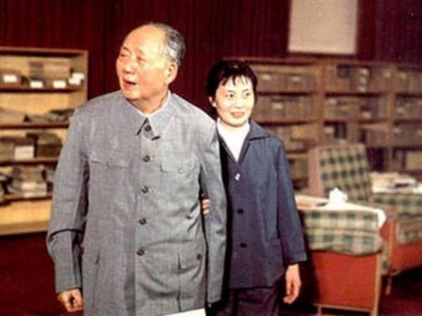 毛澤東晚年不願做手術，主治醫生吟了一首詩，主席欣然答應