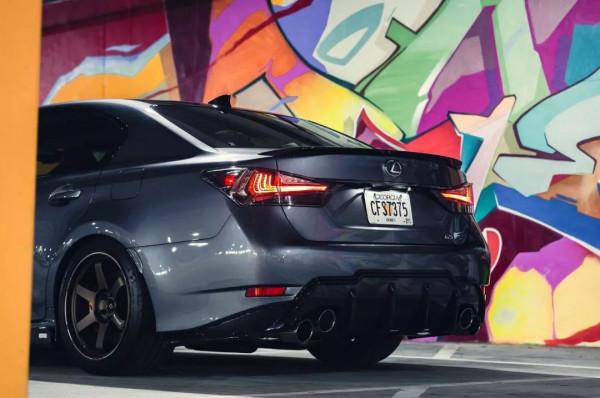 誰說效能兇猛的車子不能優雅？