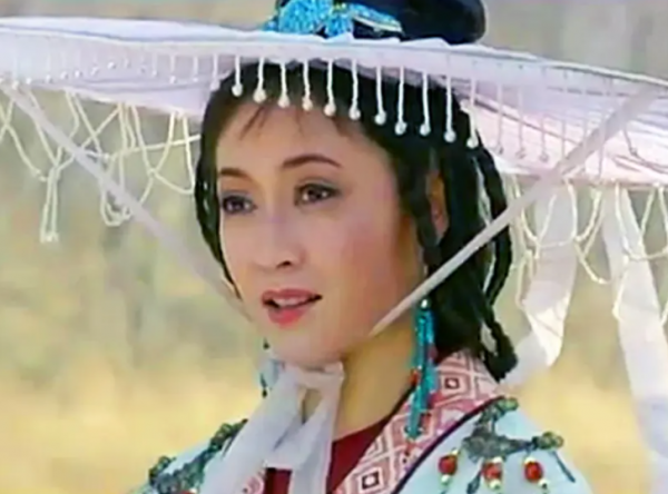 《甘十九妹》女主楊潞近況,移居國外生活滋潤,16歲兒子身材挺拔 《甘十九妹》女主楊潞近況,移居國外生活滋潤,16歲兒子身材挺拔