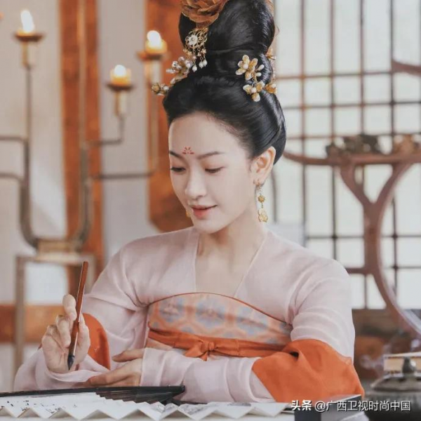 演員白雪的時尚秘語:我喜歡褲裝的帥氣,也愛旗袍的復古 演員白雪的時尚秘語:我喜歡褲裝的帥氣,也愛旗袍的復古