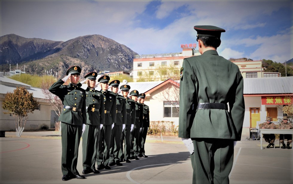 西藏軍區某旅某營：“複製+貼上”式列隊會操，專治疑難“強迫症”