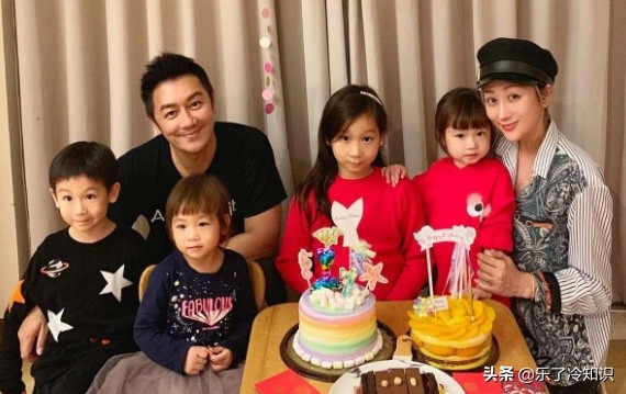 陳浩民靠妻子直播養家，往日泳池豪宅變舊房，老婆太拼等著買飛機