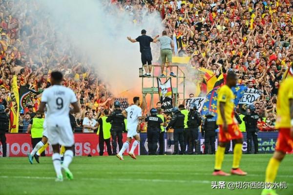 大巴黎笑了！法甲冠軍0-1輸球，6輪狂丟13分，排名直奔降級區