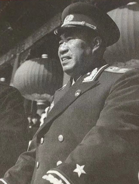 朱敏第一次見到毛主席，脫口而出說：你的畫像上沒有這顆痣