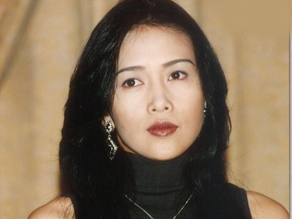 51歲工藤靜香曬照,全身上下找不到一絲贅肉脖子纖細,髮際線後移 51歲工藤靜香曬照,全身上下找不到一絲贅肉脖子纖細,髮際線後移