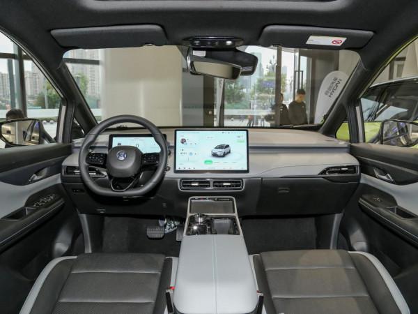 測評合創Z03,售15萬元左右,純電續航里程620km,造型有機甲範 測評合創Z03,售15萬元左右,純電續航里程620km,造型有機甲範