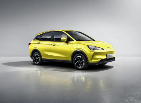 理想再登頂 哪吒超越蔚來 8月造車新勢力銷量旁觀