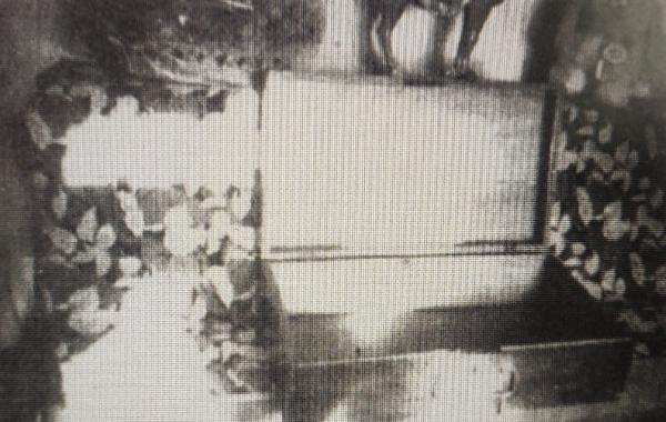 毛主席百年誕辰，記者拿著一箱子找到李敏：這是你媽媽讓交給你的