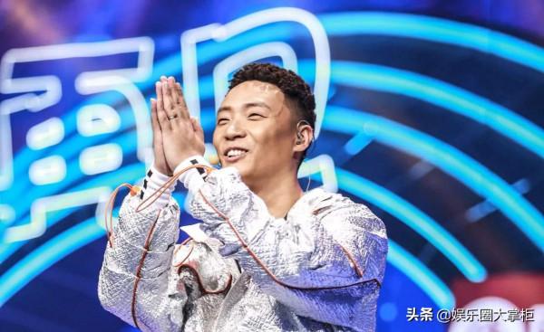 這就是街舞：他在前幾季被質疑為混子，這一季直接坐上裁判席