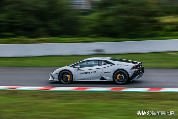 試駕|速度和聲浪讓你激情澎湃 蘭博基尼三款車型賽道體驗 試駕|速度和聲浪讓你激情澎湃 蘭博基尼三款車型賽道體驗