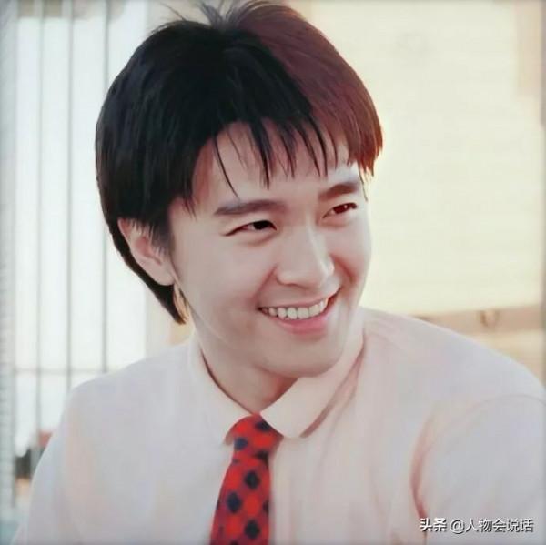 58歲周星馳滿頭白髮落淚：被誤解30年，卻無人懂我的心酸