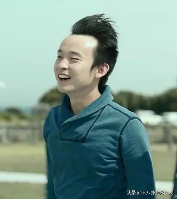 明星&OpenCurlyDoubleQuote;禿頂&rdquo;群像，中年男星頭頂稀疏成重災區，女星靠假髮片社交