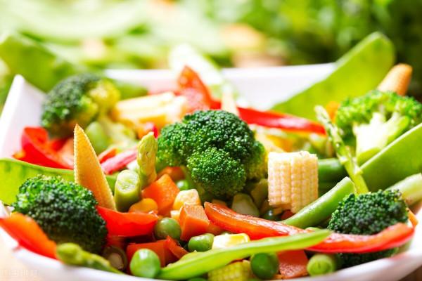 老年人要長壽，該多吃肉還是少吃肉？這3種情況，適當吃肉好處多