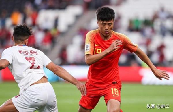 一點兒不好笑，蹴鞠老闆停球出界算什麼，國腳停球失誤才叫業餘