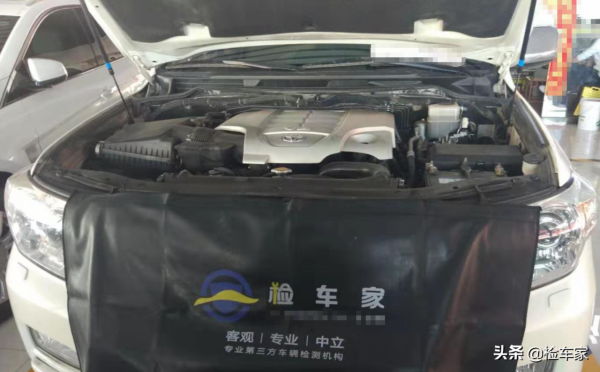 V8的豐田陸巡太罕見！開了11年還能賣50萬，可以買兩輛同年的X5