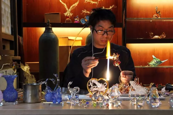 70年代難得一見的手工人老照片,好熟悉!有的快失傳… 70年代難得一見的手工人老照片,好熟悉!有的快失傳…