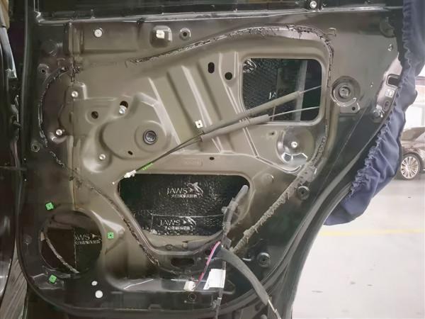 豐田漢蘭達音響改裝摩雷柯蕾602兩分頻,聲音勁道有力 豐田漢蘭達音響改裝摩雷柯蕾602兩分頻,聲音勁道有力