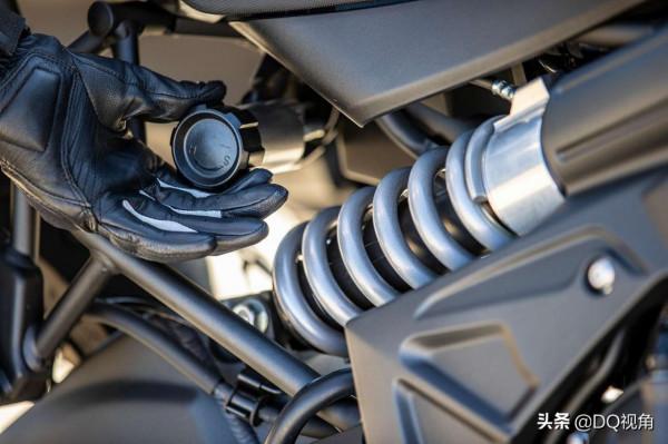 中排量越野旅行摩托，川崎Versys650LT，雙缸水冷60馬力