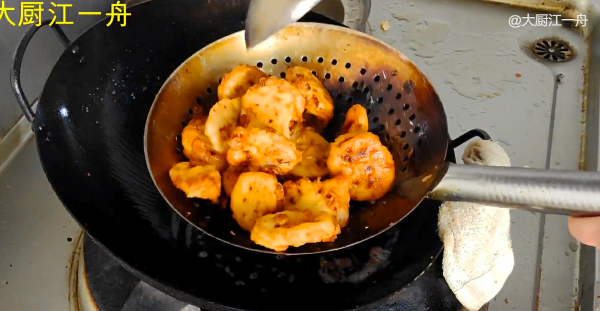 每逢過年，我家就愛吃這3種炸貨，金黃酥脆，放很久也不壞