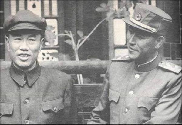 80年鄧華去世後，李玉芝在家中掛了他的遺像：我多想為你唱首歌