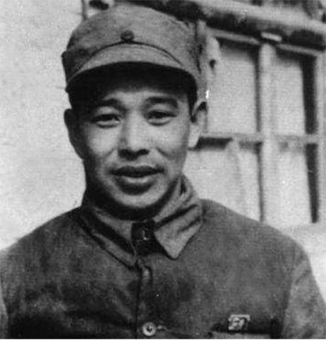 大授銜時，他是職位最高的開國中將，舅舅是元帥，大舅哥後成主席