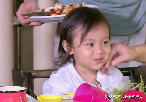 《爸回》8個萌娃顏值差異大：奧莉變成大方臉，嗯哼帥到能當明星