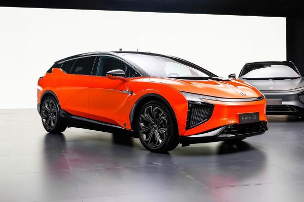 配NT展翼門，車主設計大燈圖案，帶你看神秘的高合HiPhiX