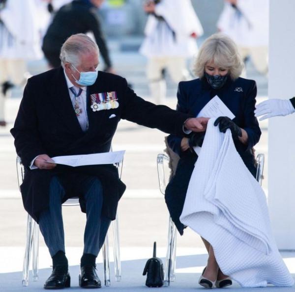 卡米拉有愛她51年的王子，更有騎士般守護的父親，戴安娜輸得不冤