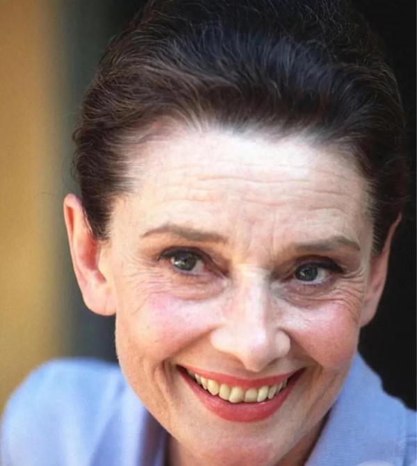 穿越歐洲的世紀美貌，地球球花莫妮卡年輕容顏無人超越