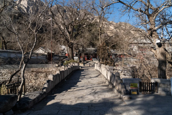 北京海淀：鳳凰嶺下龍泉寺