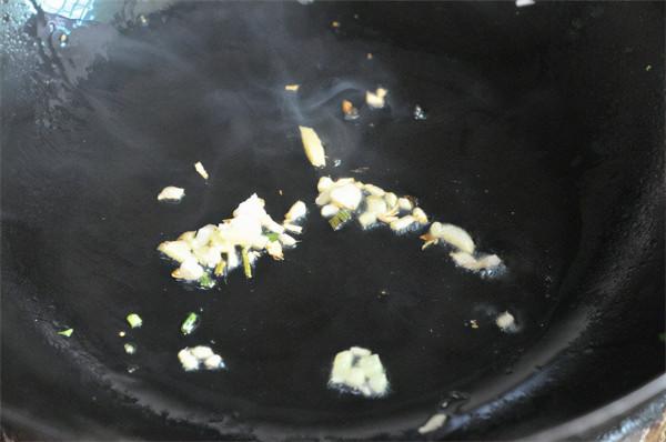 天氣寒冷，吃鴿勝過雞和鴨！上鍋一蒸香氣四溢，高蛋白好消化