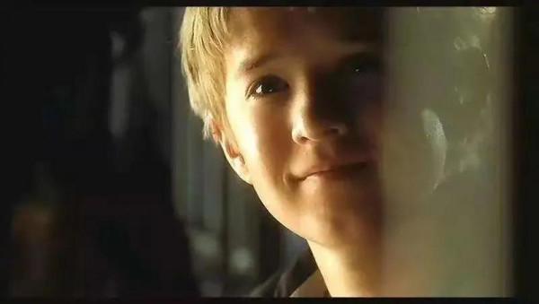 電影《人工智慧》：“你為什麼要離開我？很抱歉我不是真人。”