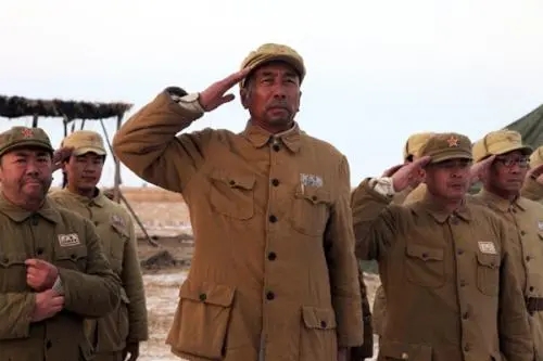 軍中一件趣事：戰鬥結束後，司令員跑來跟團長“搶”俘虜