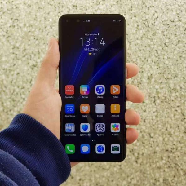 雖然螢幕的大眼罩設計非常醜,但整體觀感還是給人一種高階覺 雖然螢幕的大眼罩設計非常醜,但整體觀感還是給人一種高階覺