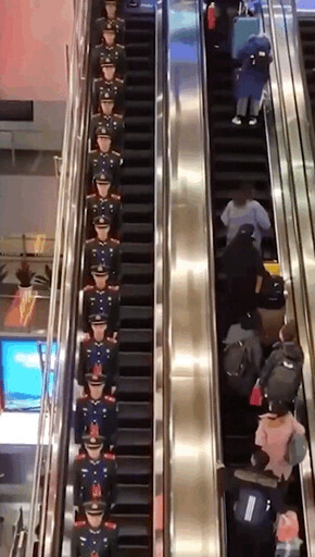 “複製貼上”的兵哥哥，無需標榜的風景線