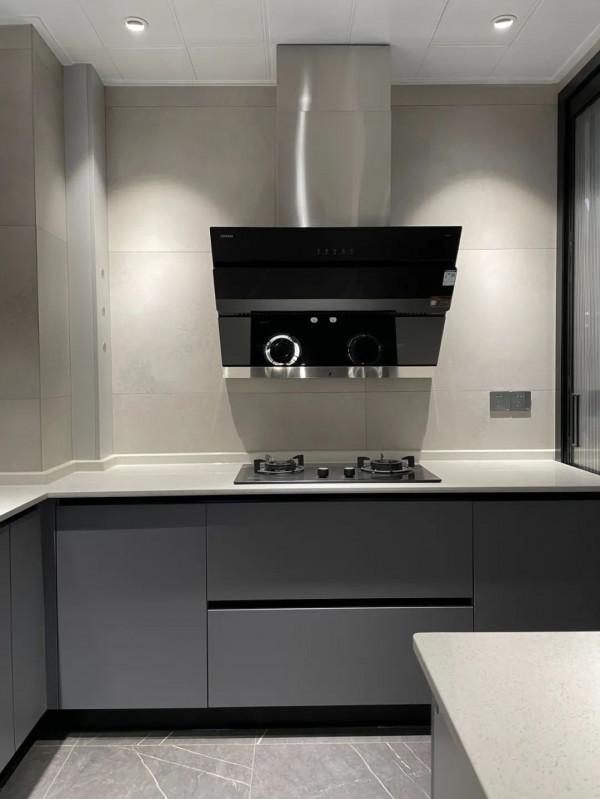 180㎡現代主義，安靜舒適的設計，令人輕鬆愜意