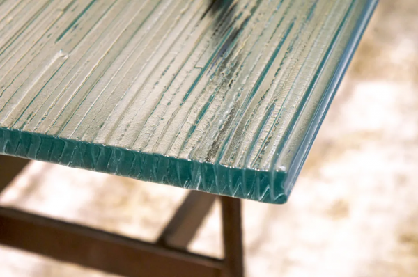 產品 | 透過清澈的 DV 玻璃，追尋優質工藝的身影