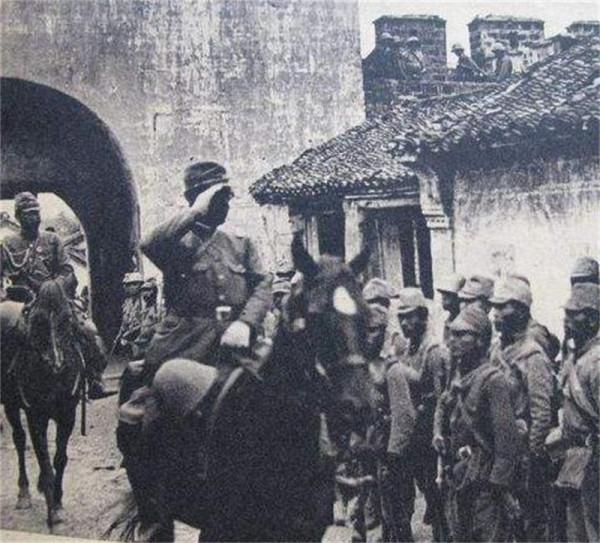 河北一小販天天給日軍搓澡，被老百姓唾罵，檔案解密才知他是英雄