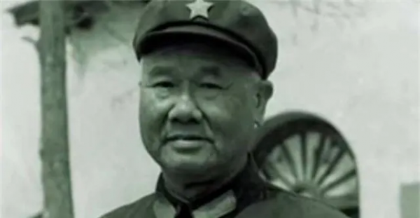 1986年將帥合影:當過大軍區司令,也乖乖站後排,老師落座C位 1986年將帥合影:當過大軍區司令,也乖乖站後排,老師落座C位