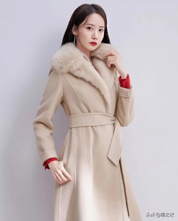 林允兒的時尚穿搭，優雅端莊秀麗