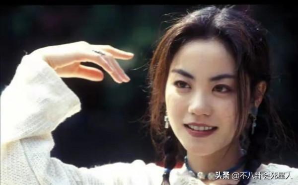 誰說鼻子高才出美人？這10位小鼻子、塌鼻子的女星，個個精緻可愛