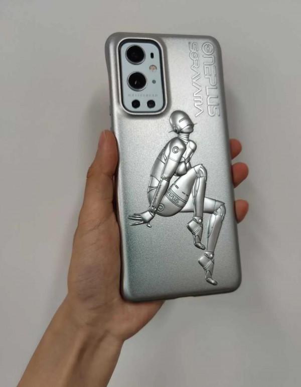 上面一加9Pro拍的，下面一張是蘋果新旗艦iPhone 13Pro拍的