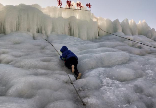 自駕傍水崖冰河世紀公園，GLB的舒適感還是不錯的