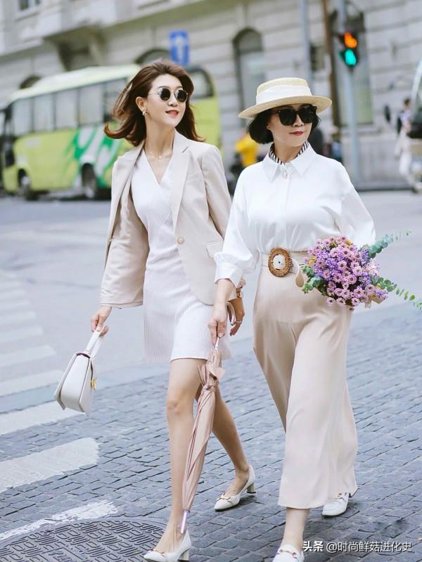 今秋火了一種褲子，叫“醋酸褲”，舒適顯瘦，五六十歲女人穿好美