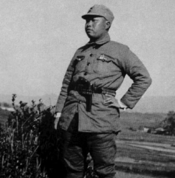 賴傳珠將自己定為中將，毛主席堅決否定，最終他被授予什麼軍銜？