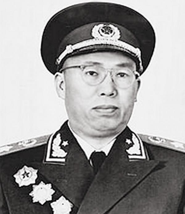 1967年過後，有兩大軍區降為省級軍區，司令員都換成了誰？