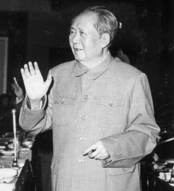 毛主席最愛的外孫，卻一年只能見外公一次，也沒能見主席最後一面